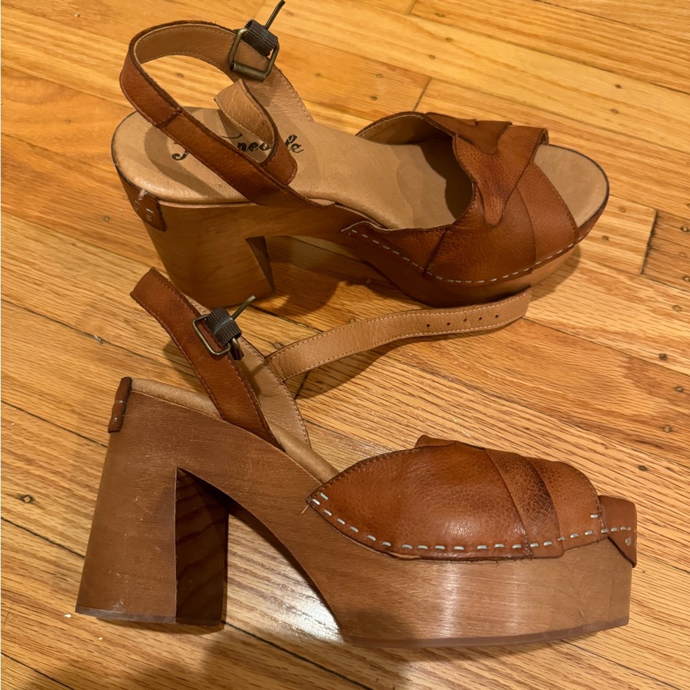 Brand new Free People platform sandals